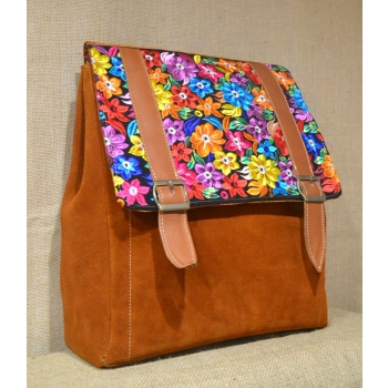 Plecak typu kostka  ze skóry zamszowej jasnobrązowy z kwiatowym kolorowym haftem